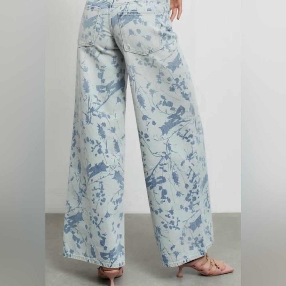 NWT BDG (UO exclusive) Floral print wide leg jeans Size 28 Relaxed fit Low rise - Picture 2 of 12